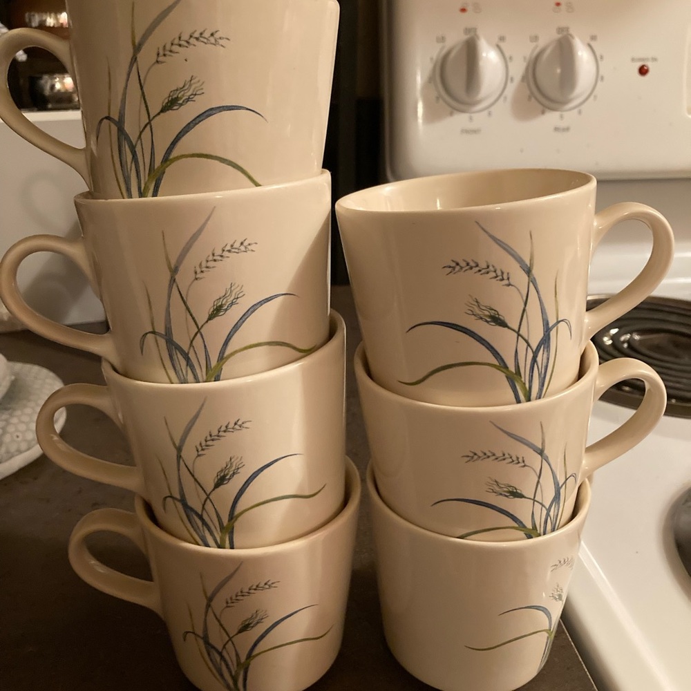 Vintage Elegant Beige Stoneware Mugs with Floral Design 7 pieces